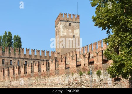 Il Castello di Castelvecchio nel centro storico di Verona - Italia. Foto Stock