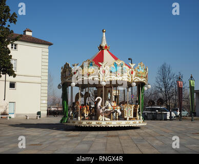 VENARIA, Italia - circa Febbraio 2019: Merry Go Round giostra Foto Stock