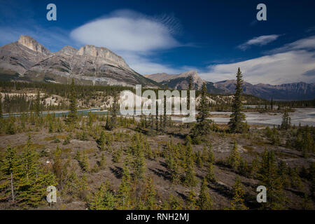 Saskatchewan attraversamento fluviale, il Parco Nazionale di Banff, Alberta, Canada Foto Stock