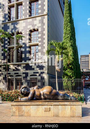 Scultura di Fernando Botero, Plaza Botero, Medellin, dipartimento di Antioquia, Colombia Foto Stock