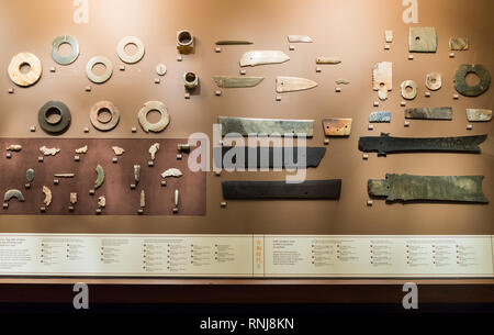 Gli artefatti di giada nel display. Il Field Museum, Chicago, Illinois, Stati Uniti d'America. Foto Stock