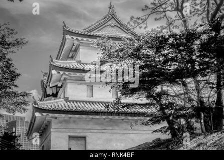 Rimasta solo la torre del castello di Edo al palazzo imperiale di Tokyo Foto Stock