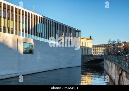 La galleria James Simon – nuovo centro visitatori sul museo Isola progettata dall'architetto David Chipperfield.- Mitte, Berlino, Germania Foto Stock