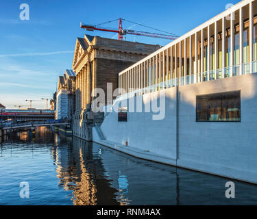 Berlino, Mitte. Il James Simon Gallery e il Pergamon museum il Museo Island il James Simon Gallery è il nuovo centro visitatori del museo Island de Foto Stock