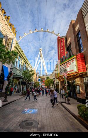 Negozi a La strada dello shopping di Linq Promenade, dietro il rullo alta, ruota panoramica Ferris, Las Vegas, Nevada, STATI UNITI D'AMERICA Foto Stock