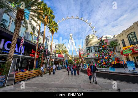 Negozi a La strada dello shopping di Linq Promenade, dietro il rullo alta, ruota panoramica Ferris, Las Vegas, Nevada, STATI UNITI D'AMERICA Foto Stock