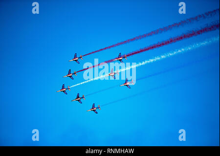 Toulon (sud-est della Francia): formazione di volo del "Patrouille de France', precisione aerobatic team di dimostrazione per il francese Air Force. Dassaul Foto Stock