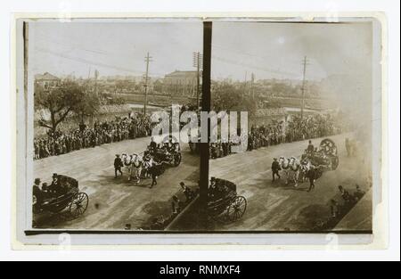 Carrelli portanti Ammiraglio Togo, navale di ufficiali e funzionari di governo nel corso del Togo in visita ufficiale a Tokyo in ottobre 1905 Foto Stock