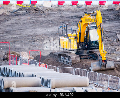 Lavori di costruzione e di scavo gronde in calcestruzzo sul sito di costruzione a Waterfront Plaza, Victoria Quay, Leith, Edimburgo, Scozia, Regno Unito Foto Stock