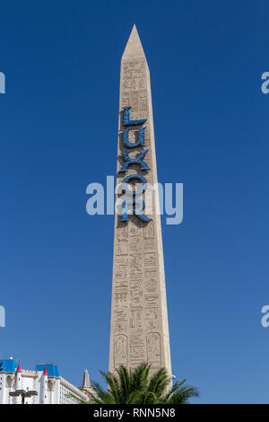 L'obelisco al di fuori del Hotel Luxor, Las Vegas (Città di Las Vegas, Nevada, Stati Uniti. Foto Stock