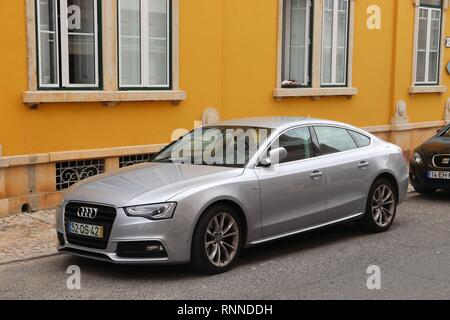 FARO, Portogallo - 30 Maggio 2018: Audi A5 Sportback sedan auto parcheggiate a Faro. Il Portogallo ha 470 veicoli immatricolati per 1000 abitanti. Foto Stock