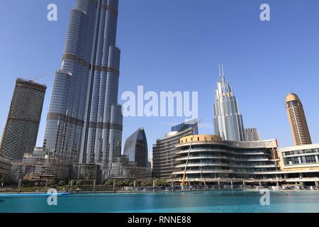 DUBAI, Emirati Arabi Uniti - 22 novembre 2017: Burj Khalifa edificio in Dubai. Esso è il più alto edificio nel mondo. È di proprietà di Emaar Properties. Foto Stock