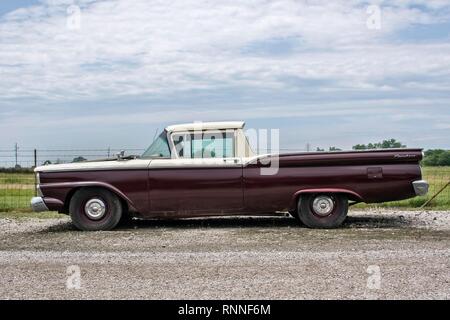 Ford Ranchero, American classic car Paese concessionario Classic Cars LLC sul percorso 66, Staunton, Illinois, Stati Uniti d'America Foto Stock