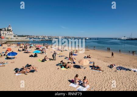 Città spiaggia Praia da Ribeira, Cascais, Portogallo Foto Stock