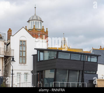 La vecchia e la nuova architettura di Lyme Regis Museum (l'Philpot museo) a Lyme Regis. Il museo è costruito sul sito della casa del famoso fossile hun Foto Stock