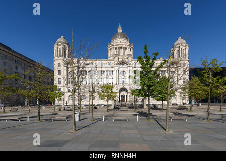 Porto di Liverpool edificio. Uno dei famosi "Tre Grazie' edifici al Pier Head, Liverpool, England, Regno Unito Foto Stock