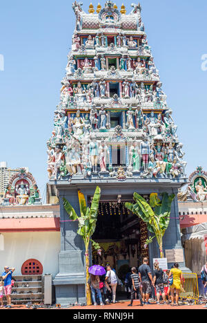 Tempio Hindu Sri Mariamman Goruram (Ingresso Torre), Singapore. Foto Stock