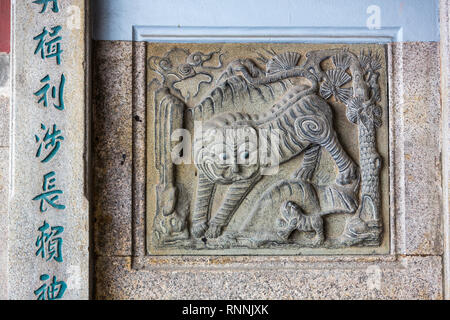 Singapore, Thian Hock Keng Tempio Taoista, Tiger scolpiti in pietra. Foto Stock