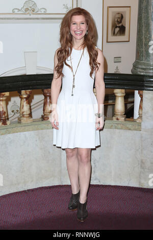 Londra, Regno Unito. 19 Feb, 2019. Cassidy Janson, uomo di La Mancha - Photocall, London Coliseum di Londra, UK, 19 febbraio 2019, Foto di Richard Goldschmidt Credito: ricca di oro/Alamy Live News Foto Stock