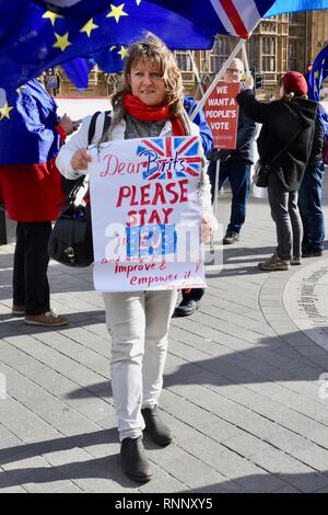 Londra, Regno Unito. 19 Feb, 2019. Un cittadino tedesco implora per i britannici di soggiorno nell'UE.Pro protesta UE,Case del Parlamento,Westminster,London.UK Credit: Michael melia/Alamy Live News Foto Stock