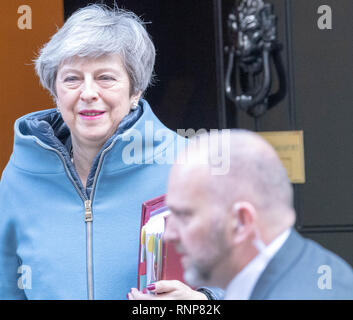 Londra, Regno Unito. Xx Febbraio 2019. Theresa Maggio MP PC, Primo Ministro lascia 10 Downing Street, Londra Credito: Ian Davidson/Alamy Live News Foto Stock