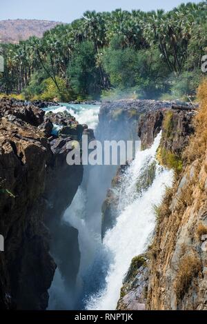 Epupa Falls sul fiume Kunene, confine tra Angola e Namibia Namibia Foto Stock