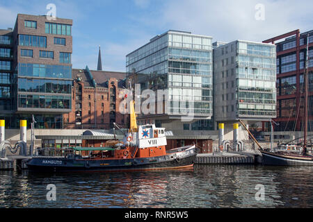 Rimorchiatore storico "Fairplay VIII' all'Sandtorhafen ad Amburgo, in Germania. Foto Stock