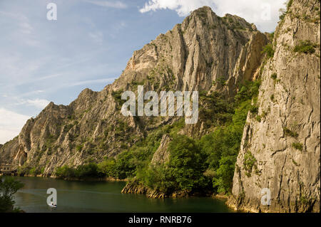 Fare kayak in Matka Gorge, Macedonia Foto Stock