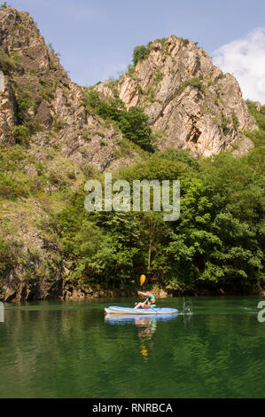 Andare in kayak Canyon Matka, Skopje, Macedonia Foto Stock