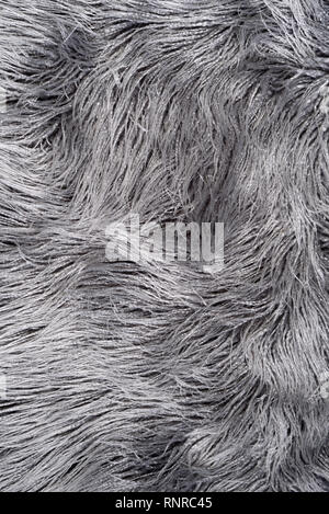 Grigio argento lungo faux fur rug Foto Stock