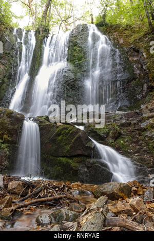 Paesaggio di Koleshino cascate cascata in montagna Belasica, Novo Selo, Repubblica di Macedonia del nord Foto Stock