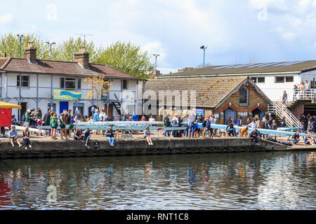 Un evento sportivo a Lea club di canottaggio sul fiume Lea, Superiore Clapton, London, Regno Unito Foto Stock