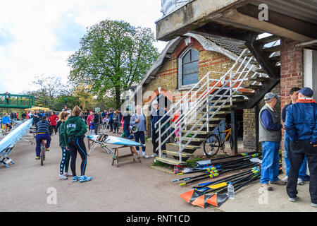 Un evento sportivo a Lea club di canottaggio sul fiume Lea, Superiore Clapton, London, Regno Unito Foto Stock