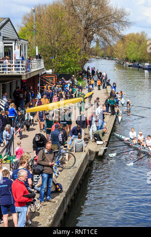 Un evento sportivo a Lea club di canottaggio sul fiume Lea, Superiore Clapton, London, Regno Unito Foto Stock