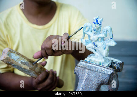 Le arti e i mestieri tradizionali Khmer sono insegnati presso Artisans d Angkor a Siem Reap, Cambogia. Foto Stock