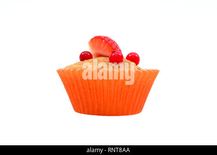 Fragole muffin frutti isolate su sfondo bianco Foto Stock
