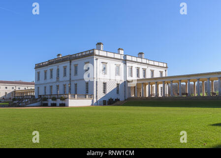 Il Colonnato del National Maritime Museum e la Casa della Regina nel Greenwich Park a Londra, Inghilterra. Foto Stock