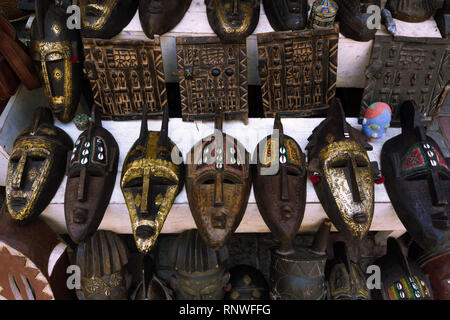 Le maschere africane. Arte tradizionale maschera facciale. Foto Stock