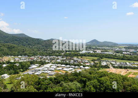 Vista aerea di Cairns sobborghi settentrionali, estremo Nord Queensland, FNQ, QLD, Australia Foto Stock