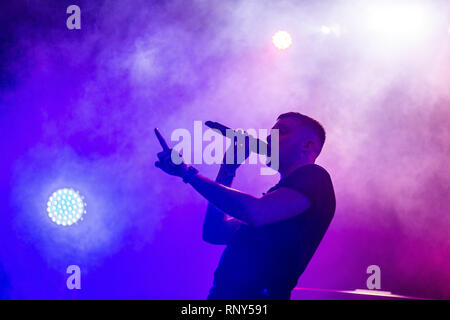 Milano, Italia. Xvii Feb, 2019. Il rapper italiano Vegas Jones concerto sul palco a Fabrique. Credito: Alessandro Bremec/Pacific Press/Alamy Live News Foto Stock