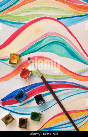 Spazio artista - pittura sfondo - acquerelli e spazzola - studio shot dal di sopra Foto Stock