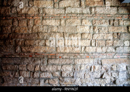 Il muro di pietra con bella luce su di esso Foto Stock