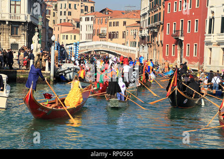 Il carnevale di Venezia regata Foto Stock