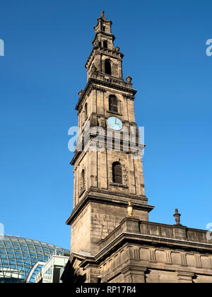 Chiesa della Santa Trinità di Clock Tower Leeds West Yorkshire Inghilterra Foto Stock