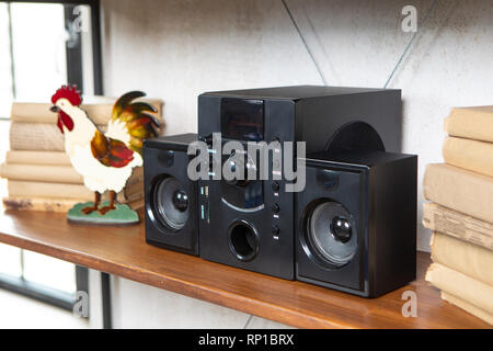 Compatto centro di musica d'annata loft residenziale interno sul ripiano Foto Stock