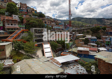 Medellin, Colombia - 20 agosto 2018: vista panoramica di 13 distretto della città, un importante destinazione turistica Foto Stock