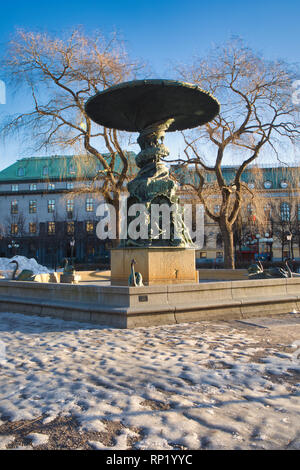 Fontana in bronzo di Molin, Kungstradgarden, Norrmalm, Stoccolma, Svezia e Scandinavia Foto Stock