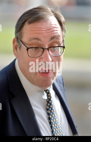 Richard Harrington MP (Cost: Watford / Sottosegretario di Stato parlamentare per l'industria e l'energia) lasciando la produzione nazionale Conferenza (Que Foto Stock
