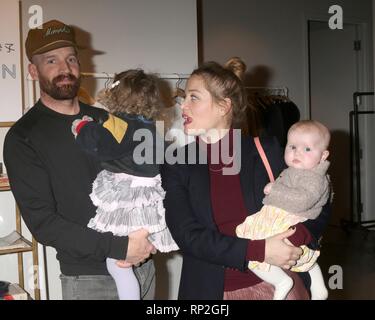 Cole Maness, Shane Maness, Erika Christensen, Polly Maness presso gli arrivi per intuizione globale della campagna di lancio di ospitati da Yizhou, Fred Segal Sunset Blvd, West Hollywood, CA il 18 febbraio 2019. Foto di: Priscilla concedere/Everett Collection Foto Stock