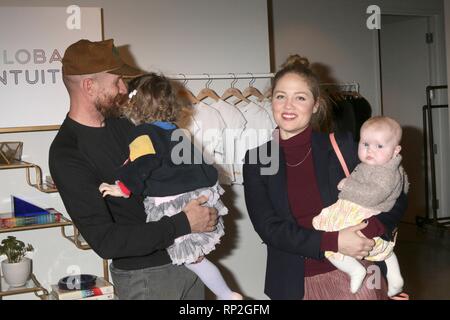 Cole Maness, Shane Maness, Erika Christensen, Polly Maness presso gli arrivi per intuizione globale della campagna di lancio di ospitati da Yizhou, Fred Segal Sunset Blvd, West Hollywood, CA il 18 febbraio 2019. Foto di: Priscilla concedere/Everett Collection Foto Stock